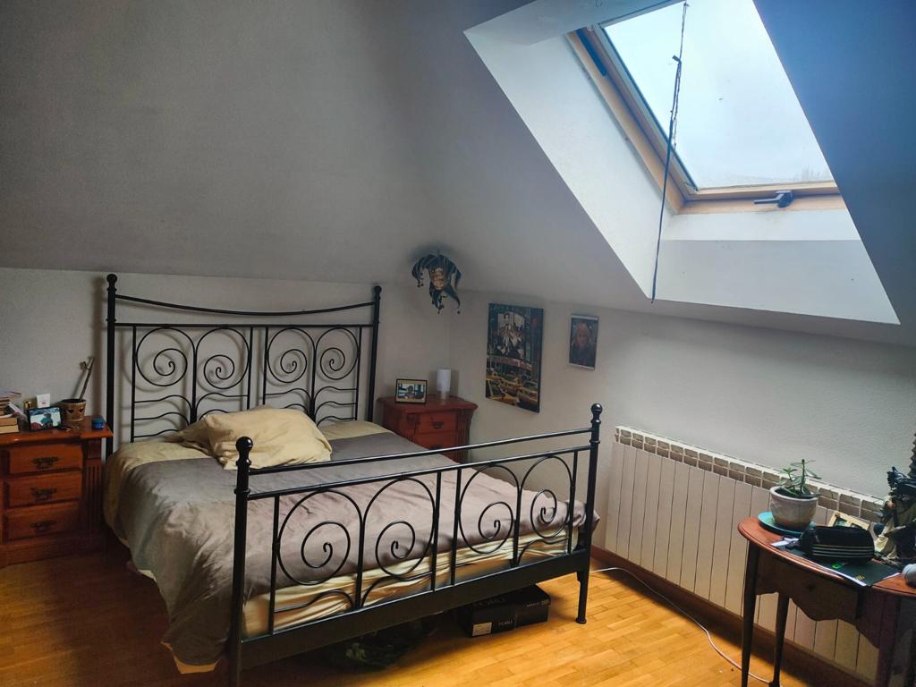 Bajo cubierta con zona común, 2 dormitorios y baño completo